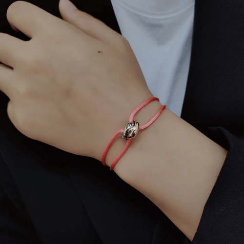 Bracelet Meilleure Amie rouge porté par un homme