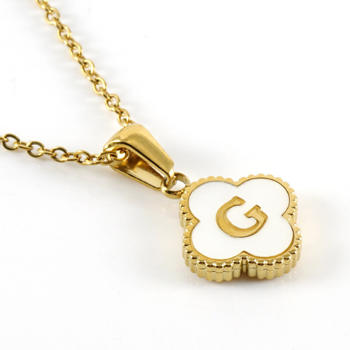 lettre G du collier avec lettre