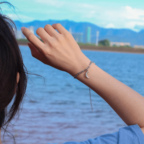 bracelet en commun amie porter par une femme