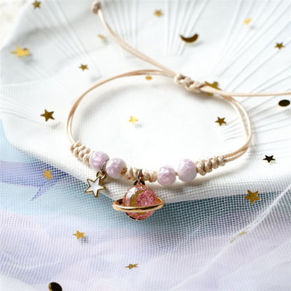 bracelet saturne avec une couleur blanc et rose