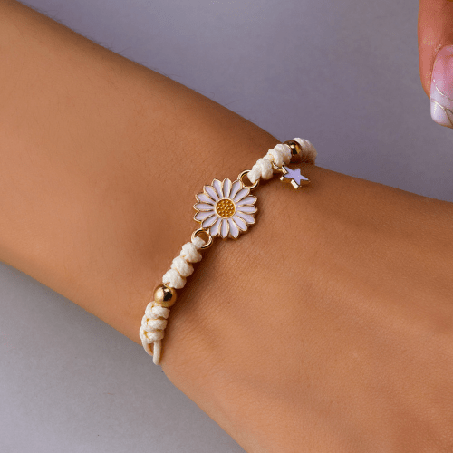 bracelet tournesol blanc porté par une fille