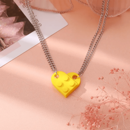 collier-coeur-brique-jaune