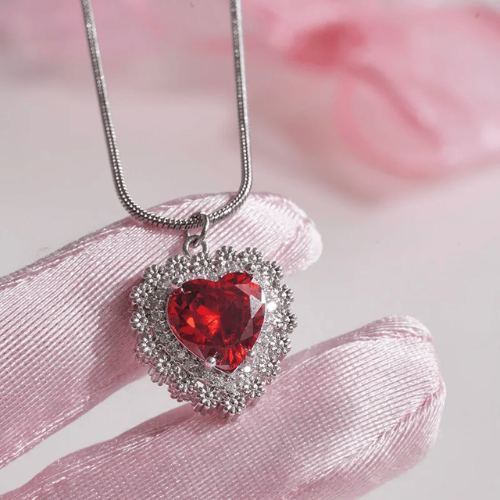 collier-couple-reine-et-guerrier-coeur-rouge