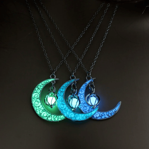 collier-d'amitié-pour-3-lune-brillante-dans-le-noir