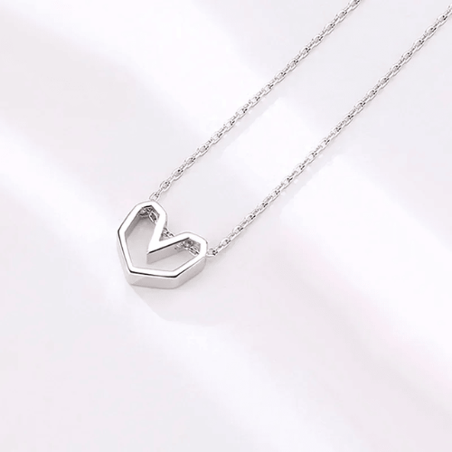 collier-en-coeur-couleur-argent