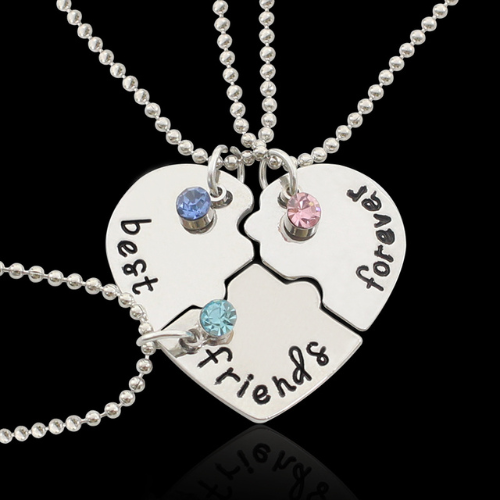 gros-plan-collier-d'amitié-pour-3-best-friends-forever